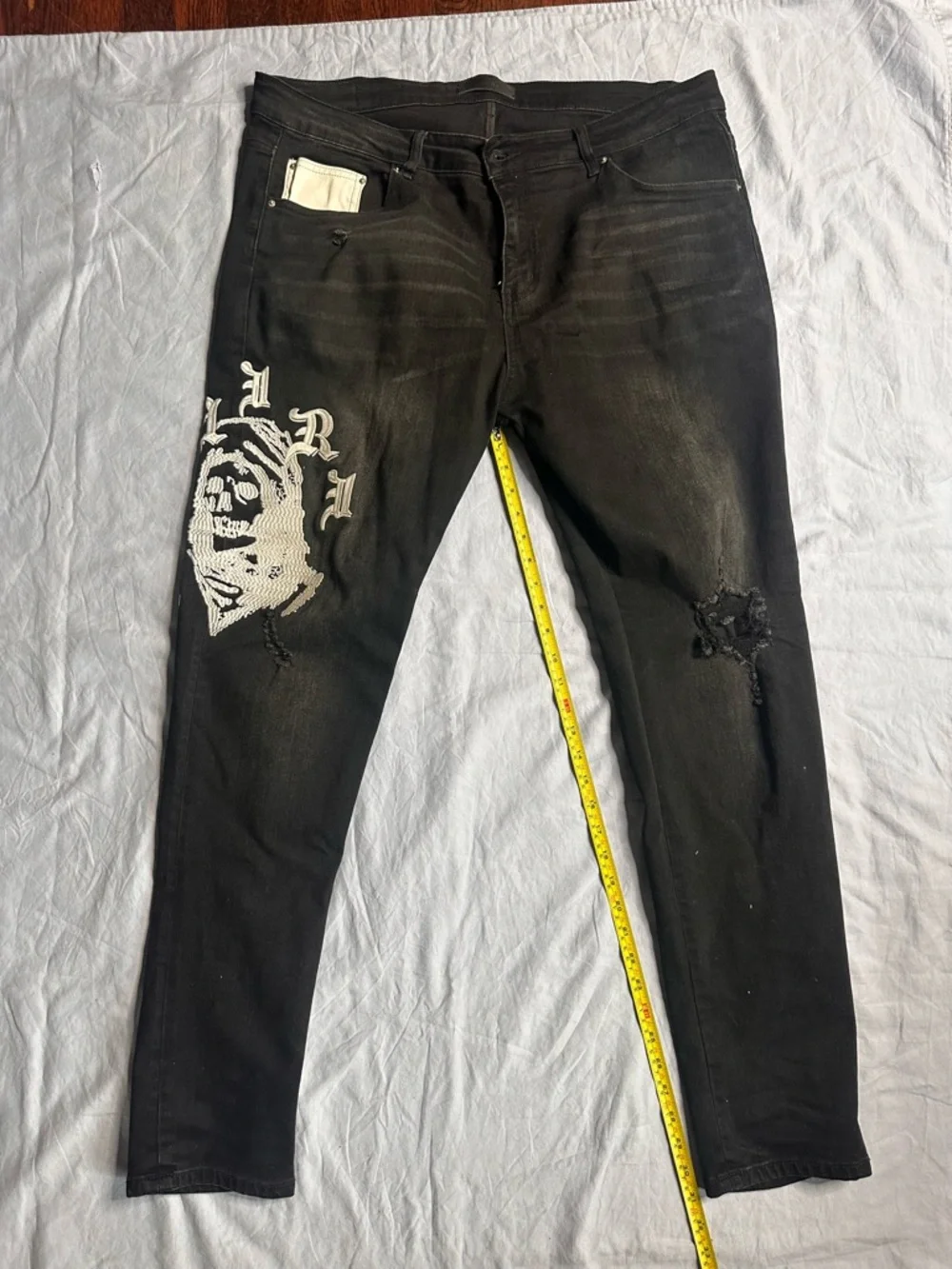 AMIRI Black Skinny Jeans with White Graphic Detailing - Men's - Picture 15 of 16